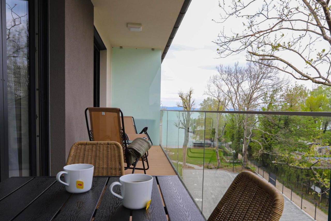 Platan Beach Apartman With Lakeview Balatonboglár Dış mekan fotoğraf